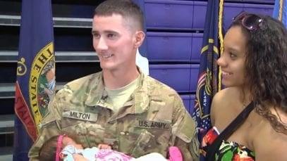 (EMOTIONAL NEW) Soldiers Coming Home Daddy’s Surprise Homecoming